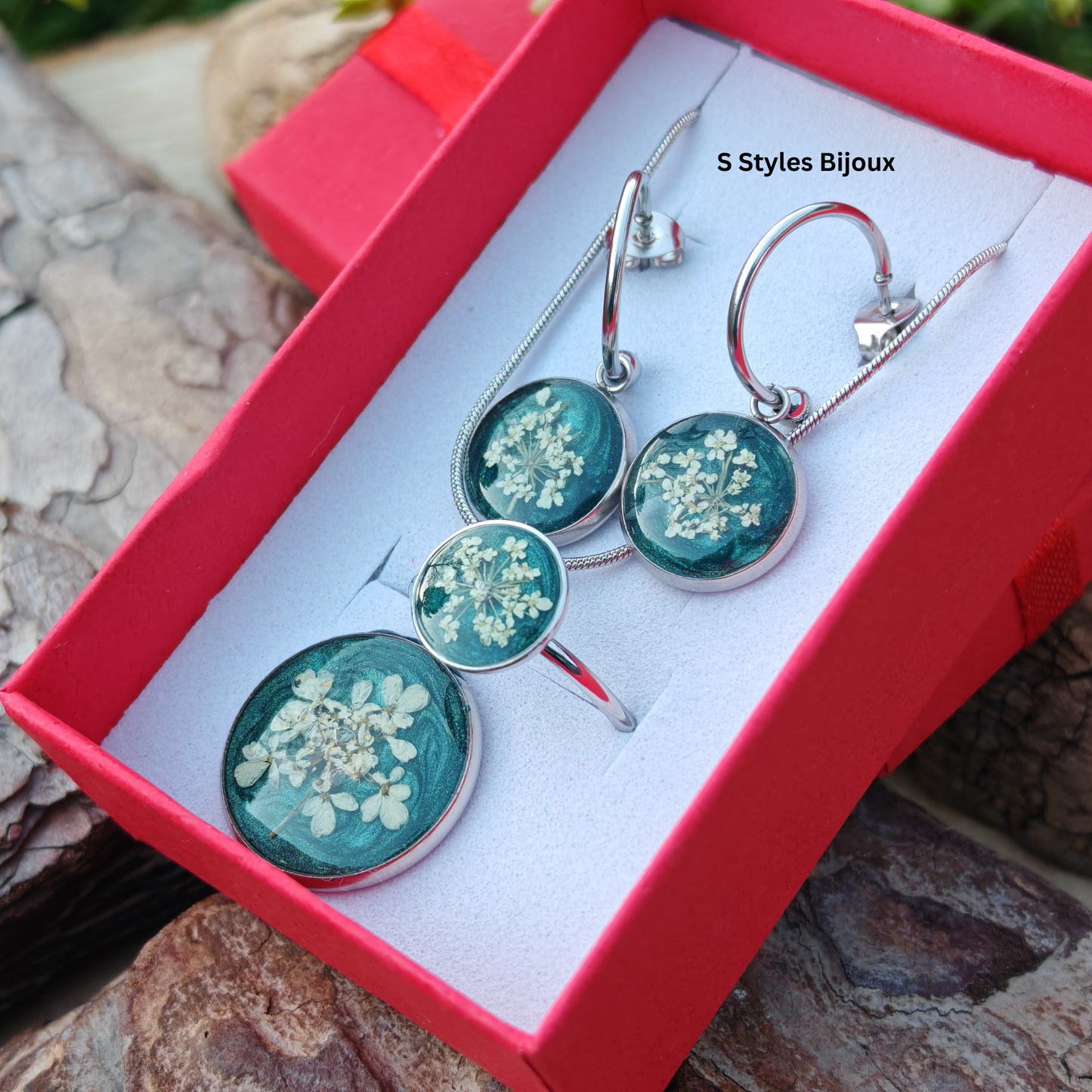 Jewelry Set – Real White Queen Anne’s Lace Flower with Green Glitter Background - Stainless Steel Jewelry