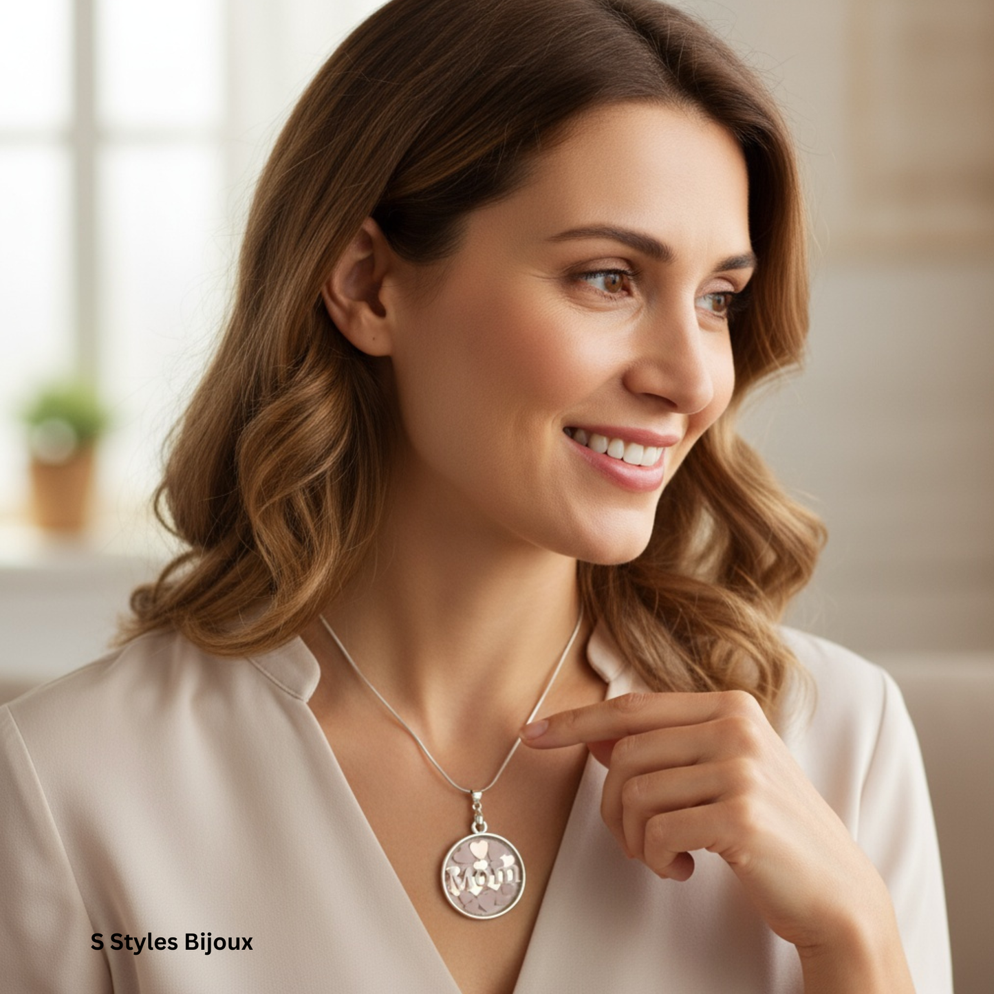 Personalized Mom Necklace – Choose Text & Color, Handmade Silver 925 Pendant with Heart Background