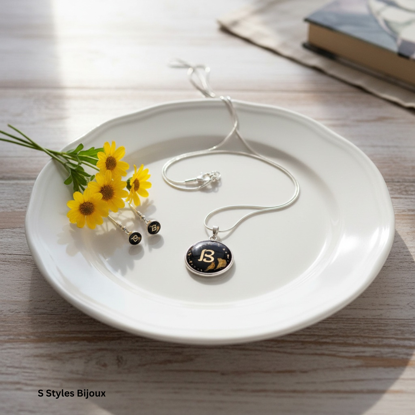 Personalized Black & Gold Flower Necklace – Custom Initial & Backside Text, Handmade Silver 925