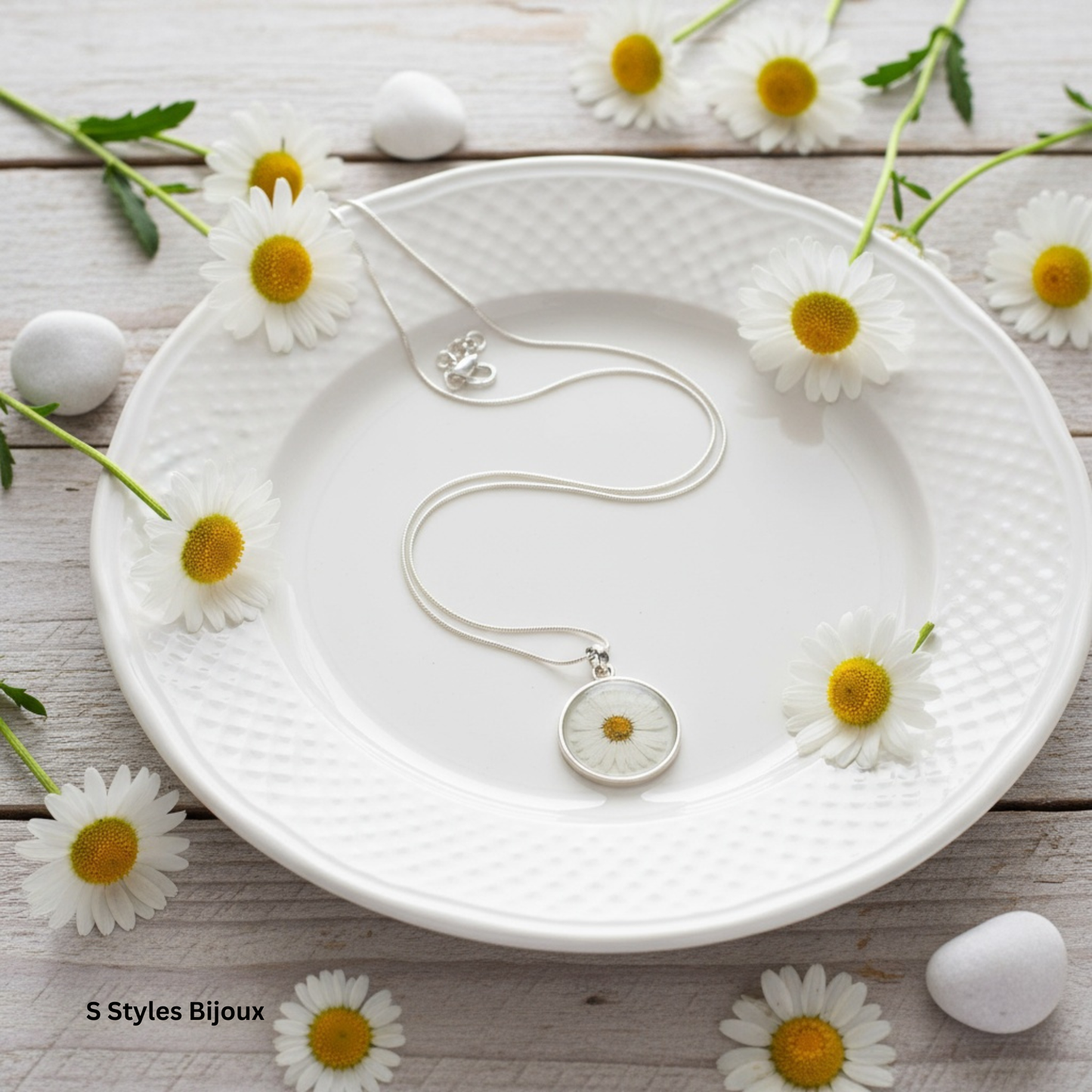 Daisy Necklace – Handmade Silver 925 Pendant with Real Pressed Flower