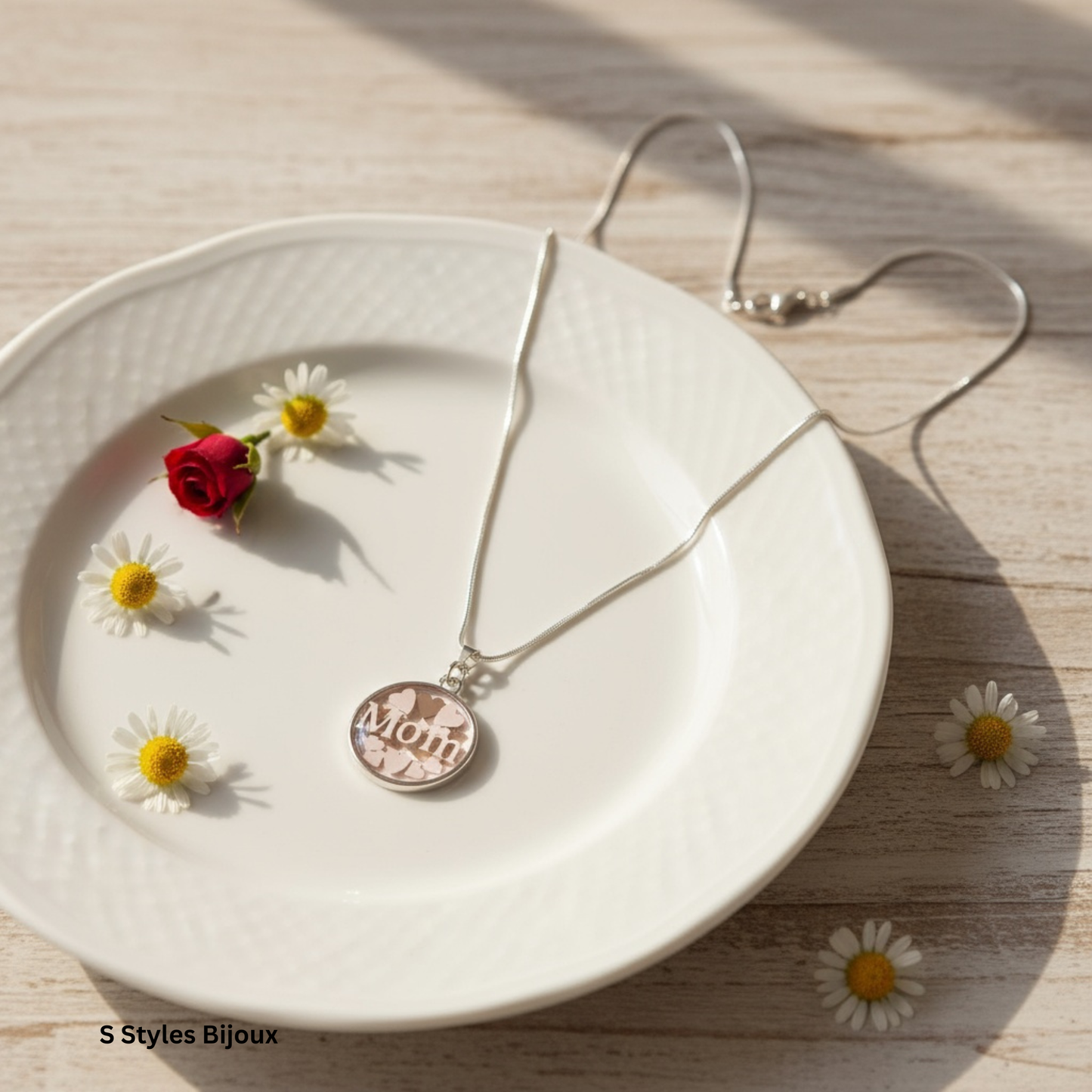 Personalized Mom Necklace – Choose Text & Color, Handmade Silver 925 Pendant with Heart Background