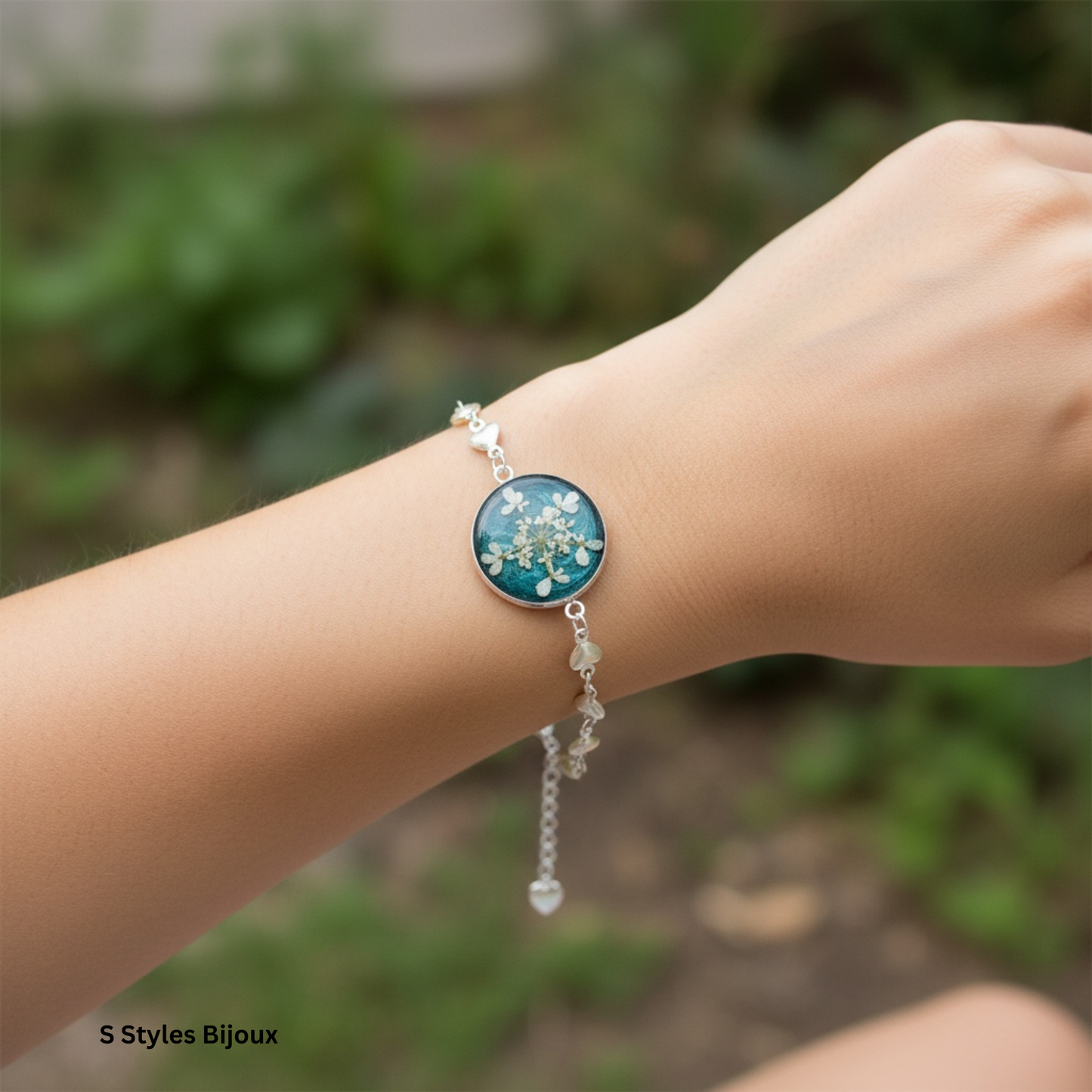Bracelet Chain – Real White Queen’s Lace Flower with Green Glitter Background