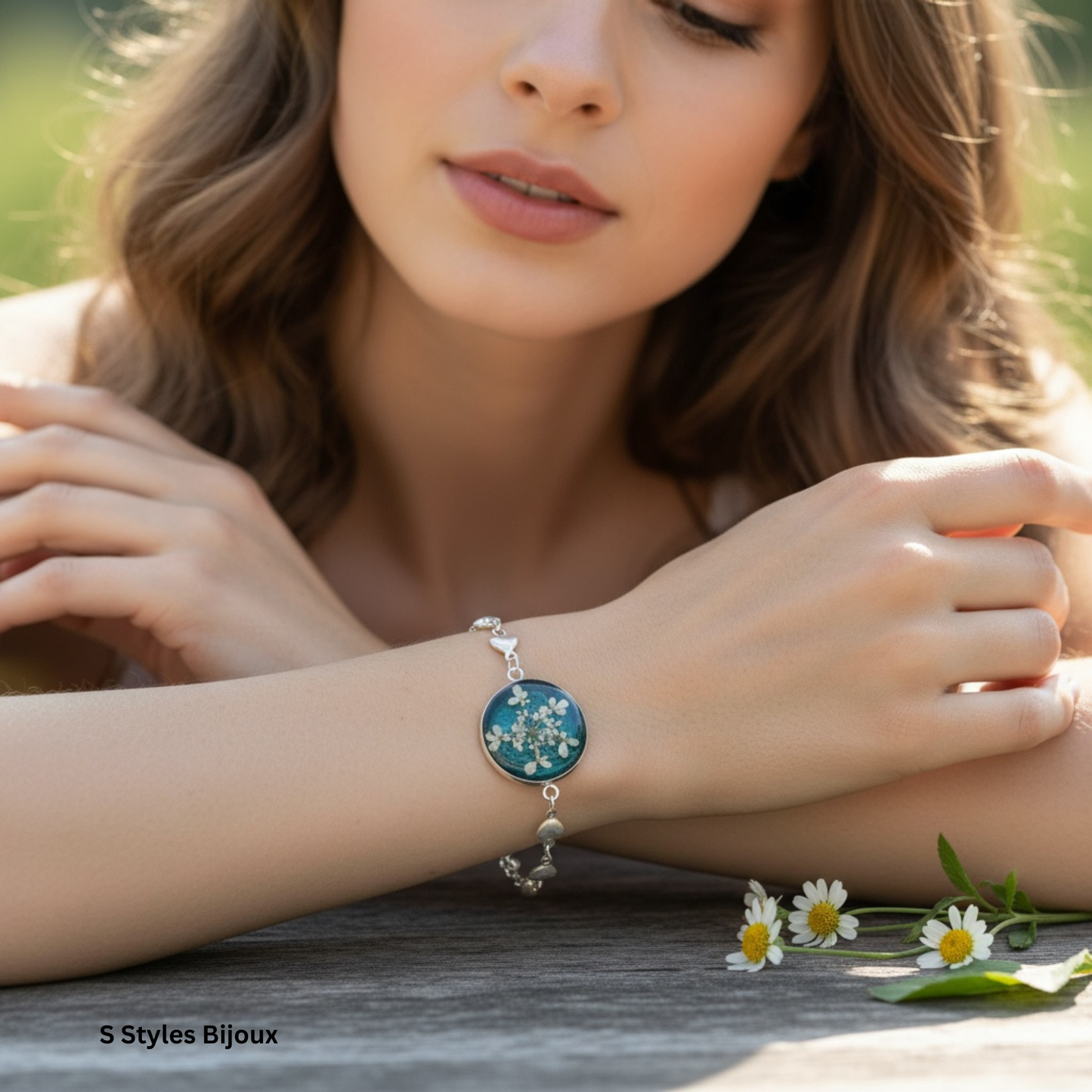 Bracelet Chain – Real White Queen’s Lace Flower with Green Glitter Background