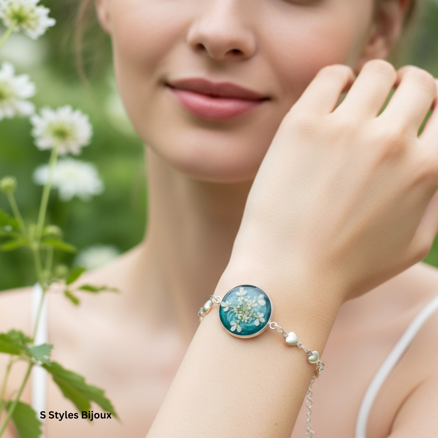 Bracelet Chain – Real White Queen’s Lace Flower with Green Glitter Background