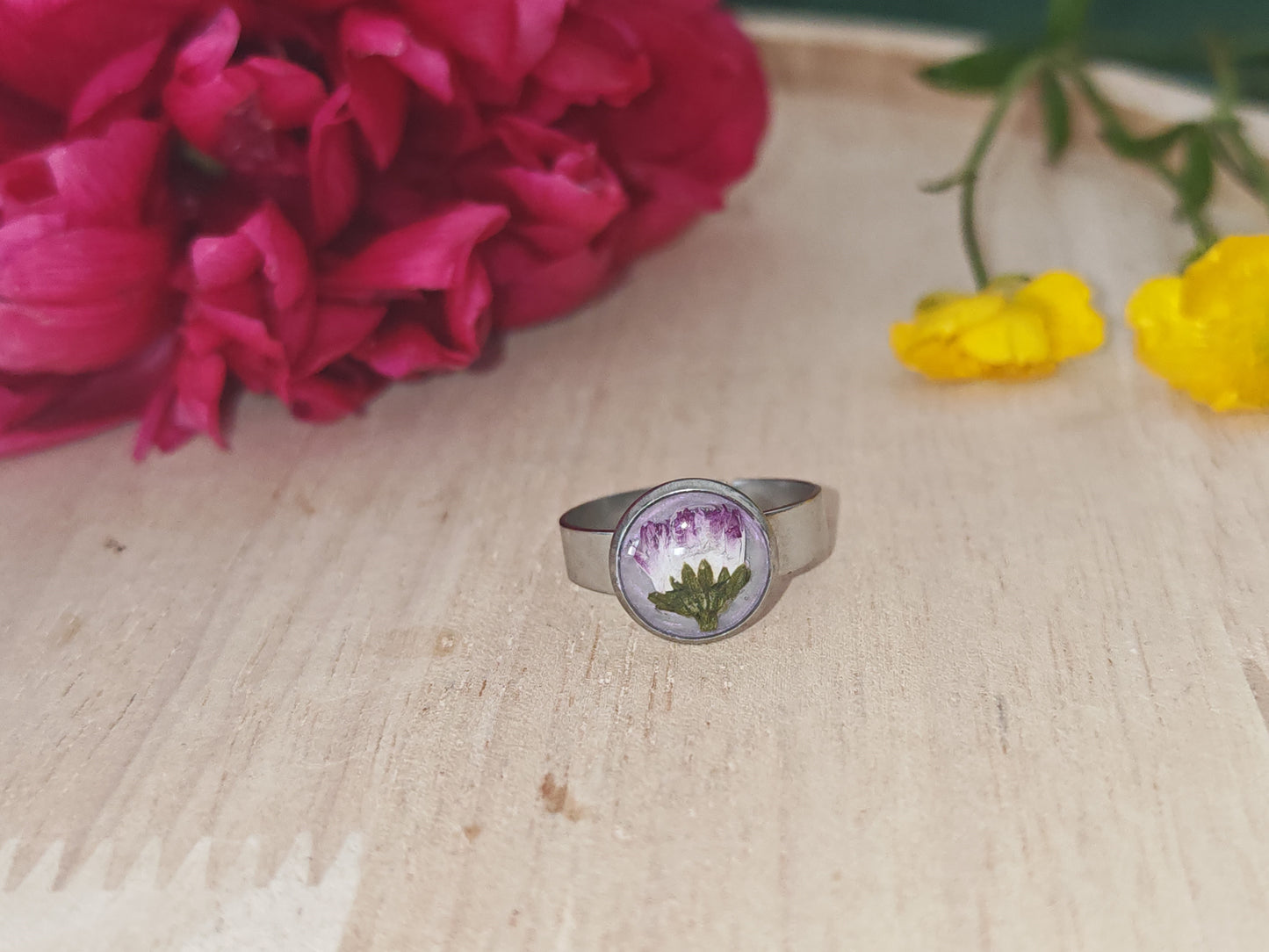 Adjustable Daisy Purple Flower Ring – Handmade Stainless Steel with Real Dried Flower & Glitter Background