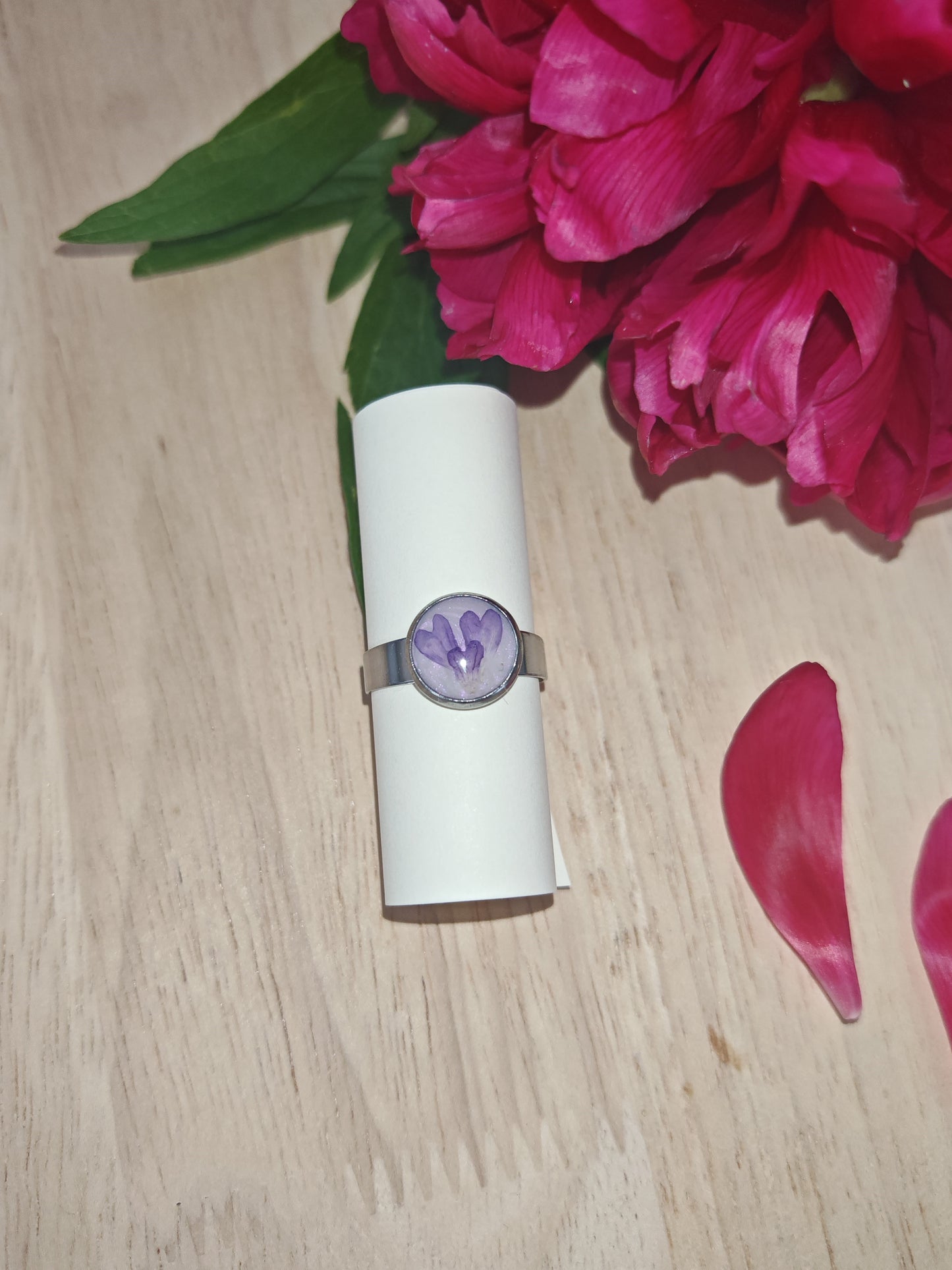 Adjustable Purple Heart Flower Ring – Handmade Stainless Steel Ring with Real Dried Flower & Glitter Background