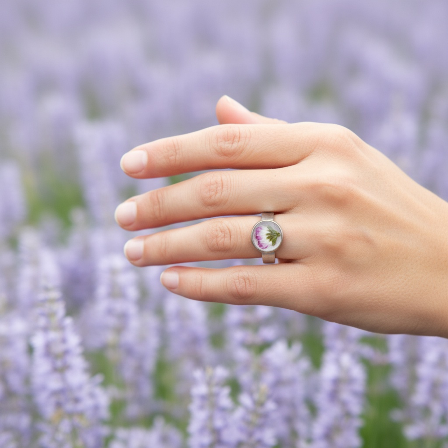 Adjustable Daisy Purple Flower Ring – Handmade Stainless Steel with Real Dried Flower & Glitter Background